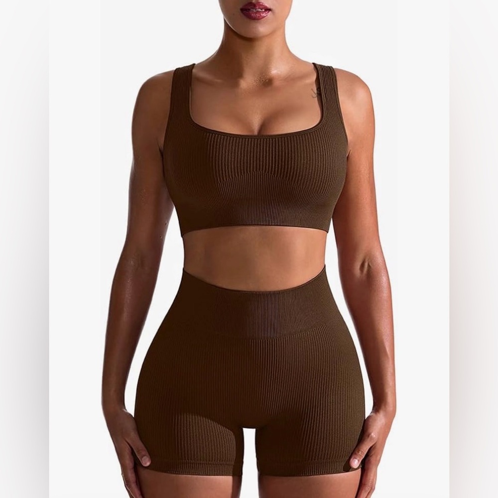 2 Piece Workout Set in Chocolate Brown